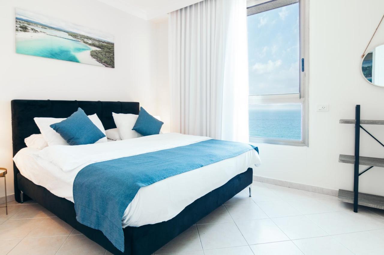 Almog Beach Apt Hotel מלון דירות אלמוג ביץ' Haifa Exterior foto