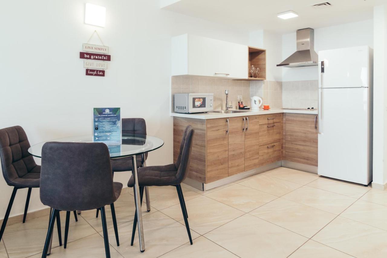 Almog Beach Apt Hotel מלון דירות אלמוג ביץ' Haifa Exterior foto